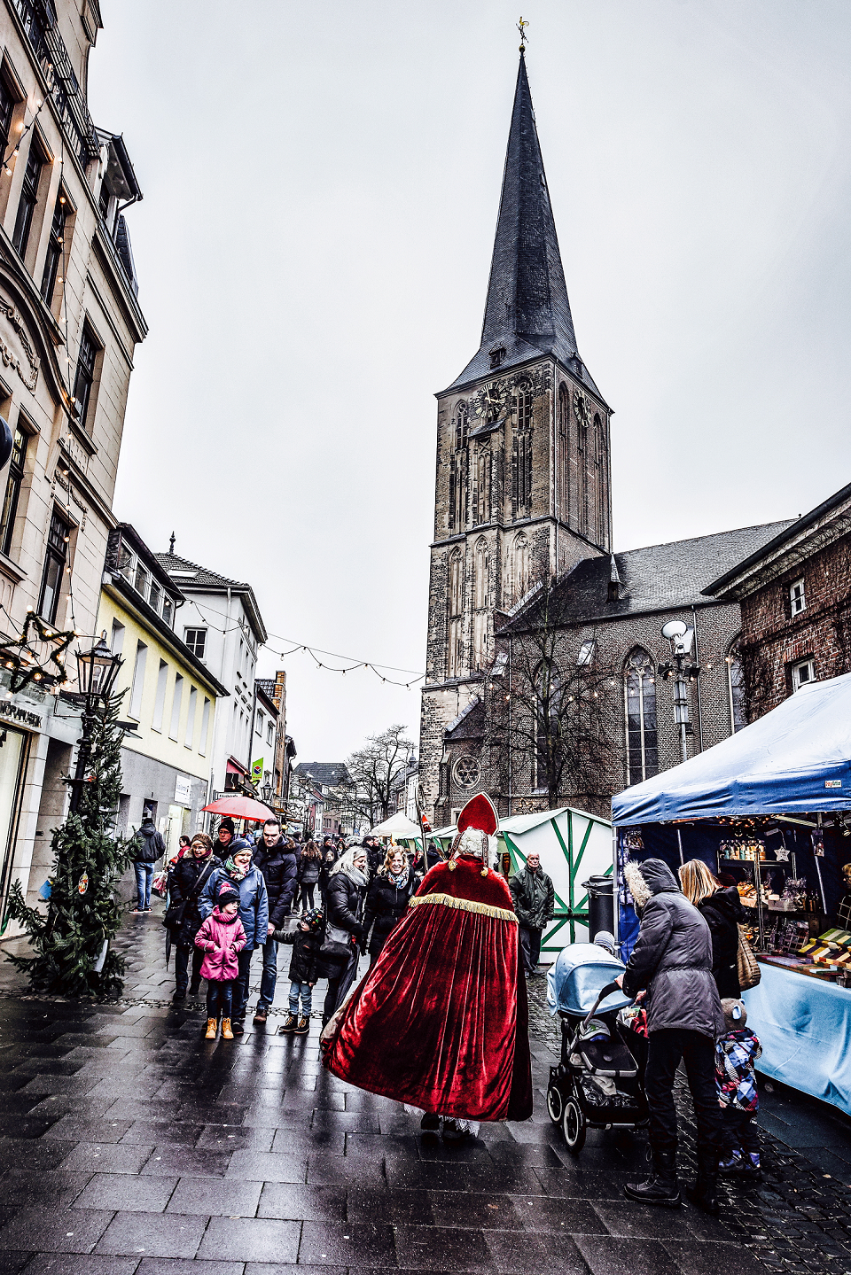 Der Weihnachtsmarkt lockt nach Süchteln (Archivfoto: Antje Prömper)