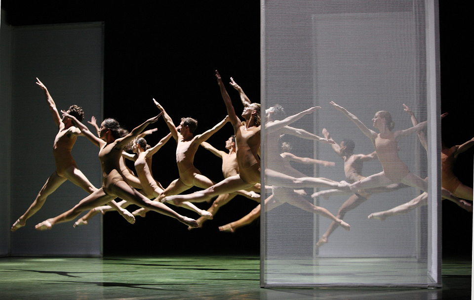 Ein Blick auf den „Boléro“ der Tanzcompagnie Introdans (Foto: Hans Gerritsen)