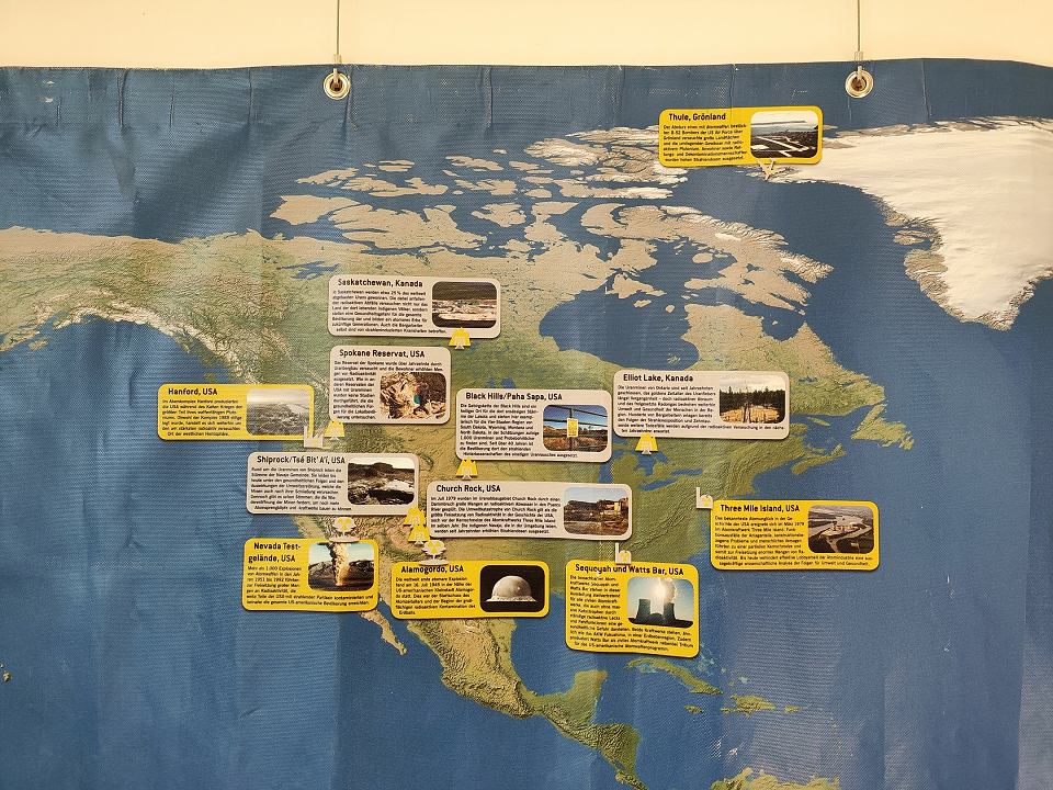 Zu sehen ist eine Karte von Nordamerika und Kanada mit Orten von Atomstörungen