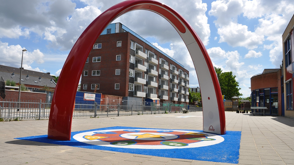 Ein solches „skulpturales interaktives Spielelement“ soll Mittelpunkt der Kinderinseln auf der Löhstraße werden (Foto: Lappset)