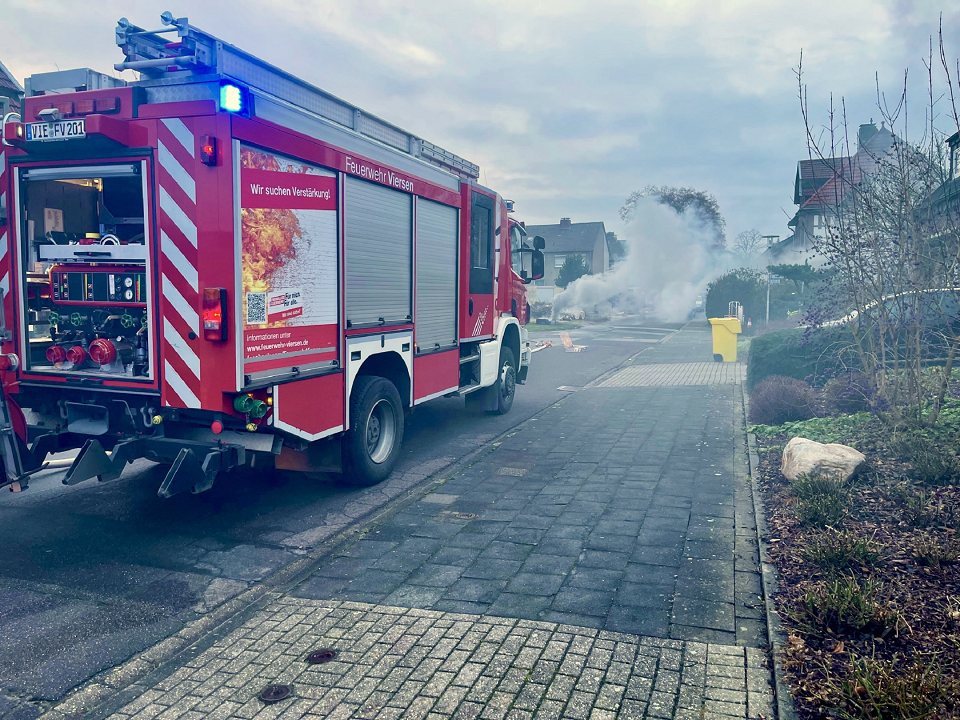 Starke Rauchentwicklung kennzeichnete den Brand eines Verteilerkastens in Süchteln (Foto: Stadt Viersen – Feuerwehr)