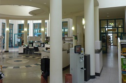 Eingangsbereich der Stadtbibliothek Viersen