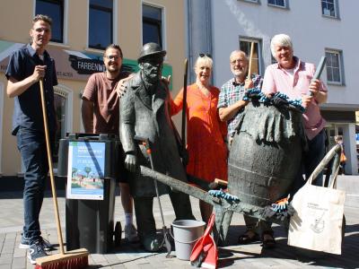 Die Verantwortlichen für die Aktion in Dülken mit Tien Anton (Foto: Stadt Viersen)