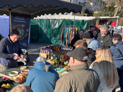 Auf dem Schöppenmarkt gibt es nichts, was es nicht gibt (Foto: Stadt Viersen)