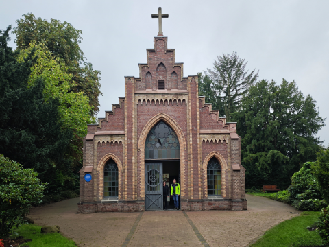 Die frisch restaurierte Friedhofskapelle